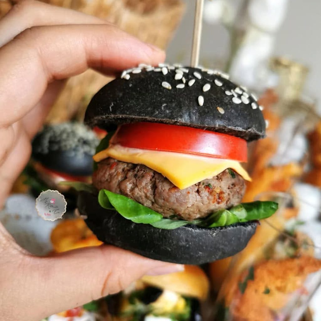 black beef burger 1
